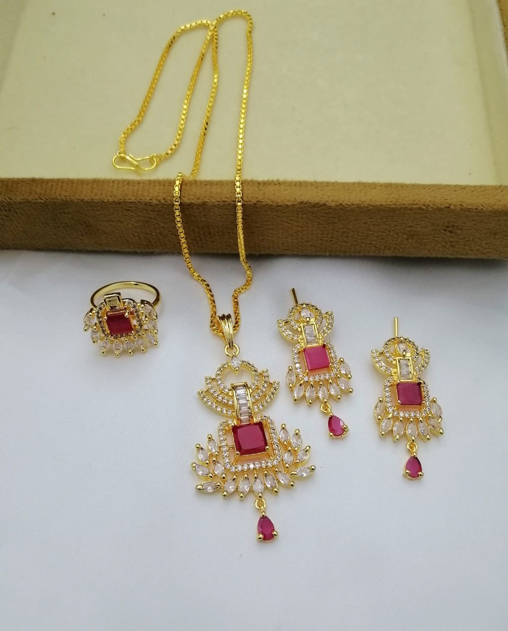 Diamond Cut Meenakari Set